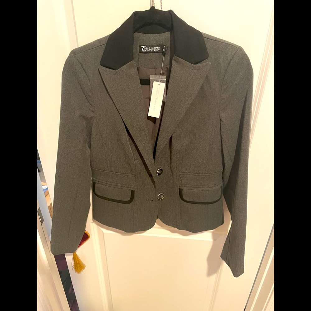 LIMITED EDITION! 7th Avenue Design Studio/ New York & Company, Size 0, blazer!